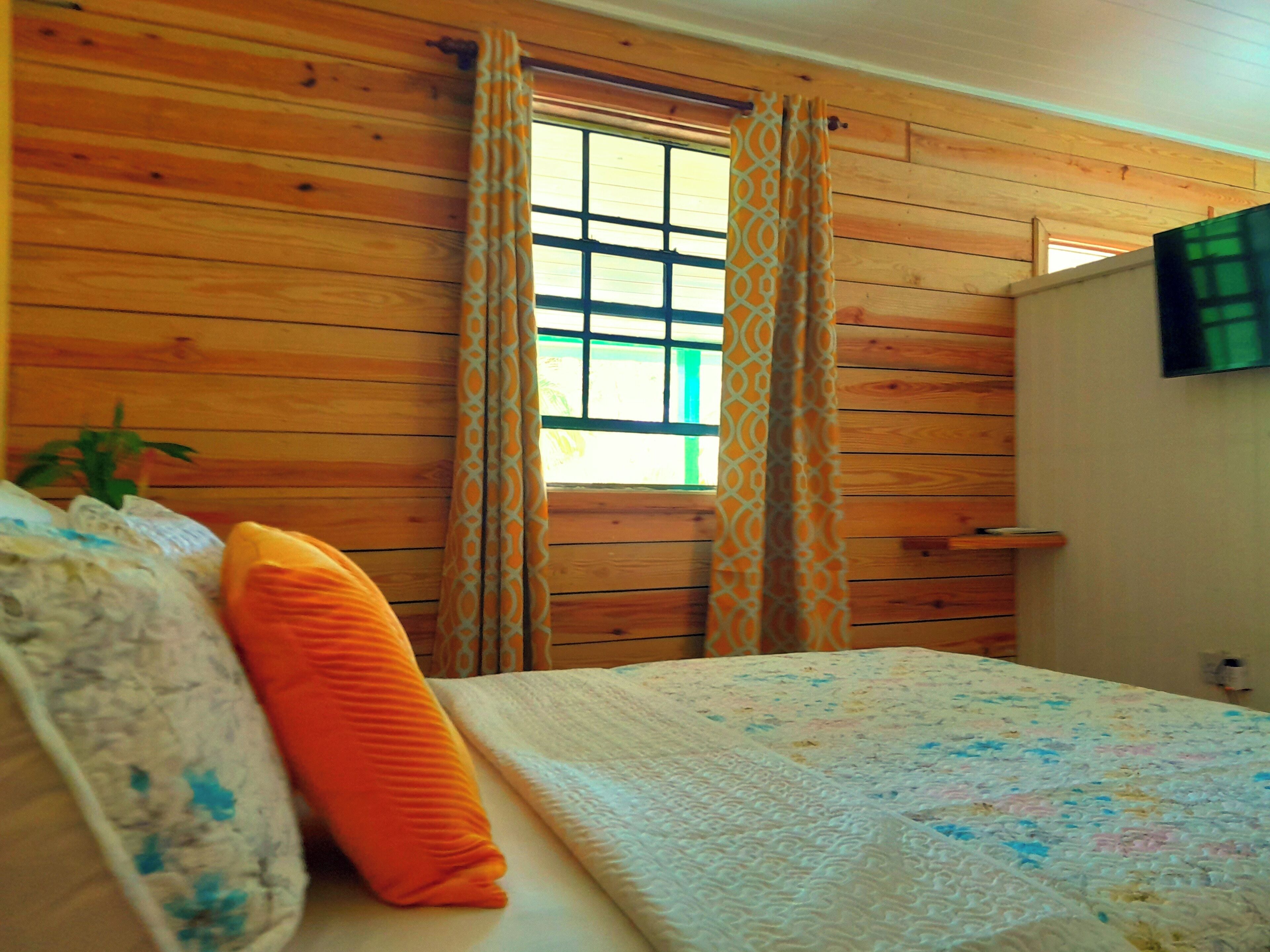 Basic Studio, Mountain View | Iron/ironing board, free WiFi, bed sheets
