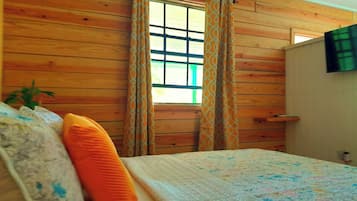Basic Studio, Mountain View | Iron/ironing board, free WiFi, bed sheets
