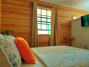 Basic Studio, Mountain View | Iron/ironing board, free WiFi, bed sheets - Pinard's Mountain Resort- Cottage 6 (Pointe Michel)