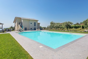 Seasonal outdoor pool - La Cittadella PT-6 by Wonderful Italy (Manerba del Garda)
