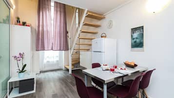 Leilighet | Oppholdsområde | En 35-tommers Flatskjerm-TV med digitale kanaler