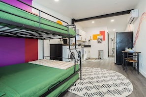 1 chambre, bureau, fer et planche à repasser, Wi-Fi gratuit
