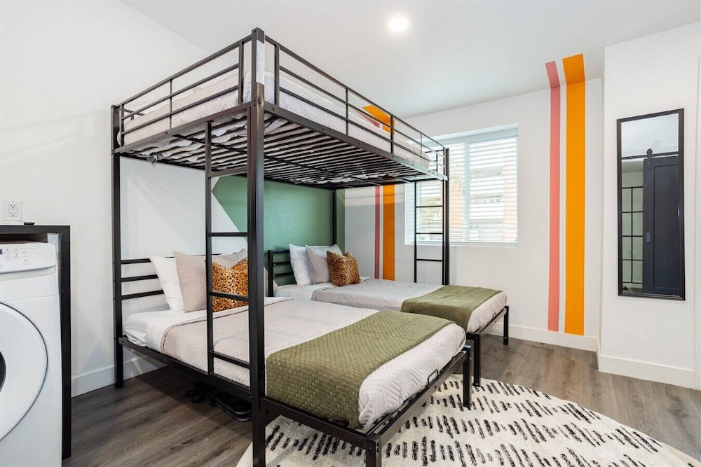 Vegas Hideaway: Private Modern Comfort Near Strip - Las Vegas, NV