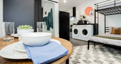 Vegas Hideaway: Private Modern Comfort Near Strip