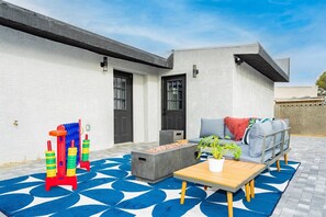 Children’s area - Vegas Strip Hideaway: Strat View | BBQ + Lounge (Las Vegas)