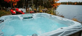 Private Waterfront Cottage w/Large Dock & Hot Tub