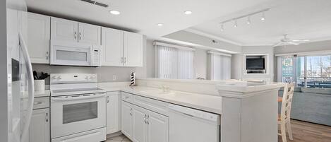 Fridge, microwave, stovetop, dishwasher