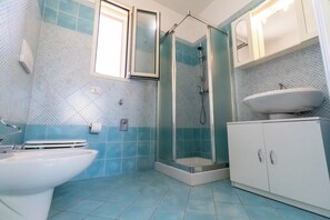 Hair dryer, toilet paper - 2 Bedroom Private vacation home in Torre Vado (Torre Vado)