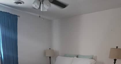 Cottage near the beach, downtown Buffalo, Niagara Falls and Highmark Stadium