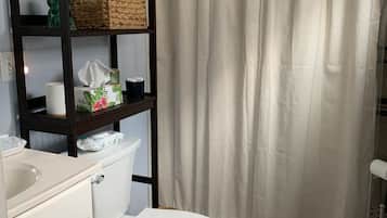 Håndklær, såpe og toalettpapir