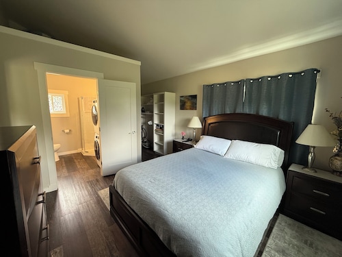 Luxurious private Atlin retreat w/hot tub under the stars, BBQ and fire pit!!