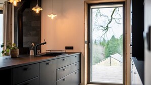 Kaffetrakter/tekoker, kjøleskap, mikrobølgeovn og ovn