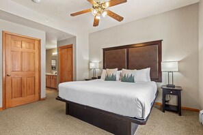 2 makuuhuonetta, silitysrauta/-lauta, ilmainen Wi-Fi, vuodevaatteet