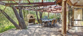 Eagle Bay Beach Lodge—Escape to Coastal Serenity