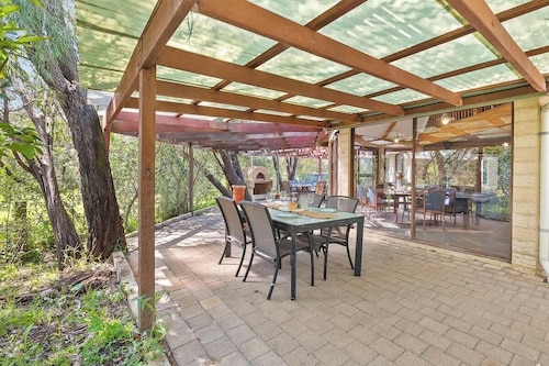 Eagle Bay Beach Lodge—Escape to Coastal Serenity