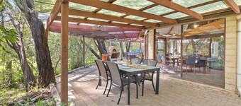 Eagle Bay Beach Lodge—Escape to Coastal Serenity