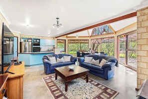 TV, fireplace - Eagle Bay Beach Lodge - Eagle Bay 1 street away! (Eagle Bay)