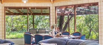 Eagle Bay Beach Lodge - Eagle Bay 1 street away!