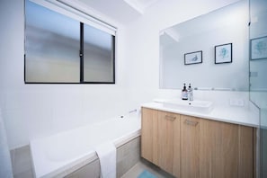 Shower - Shoreacres Retreat - Your next holiday in paradise (Dunsborough)