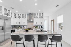 電子レンジ、オーブン、コンロ、食器洗い機