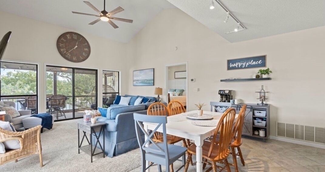 Smart TV, fireplace, DVD player