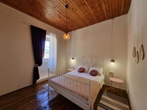 3 bedrooms, blackout curtains, iron/ironing board, free WiFi - Villa Nicole  (Risan)