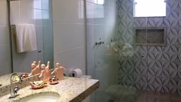 Deluxe-Doppel- oder -Zweibettzimmer, Stadtblick | Badezimmer