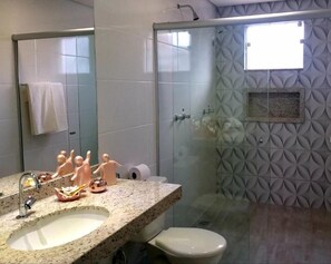 Kamar Double atau Twin Deluks, pemandangan kota | Kamar mandi | Perlengkapan mandi gratis