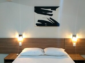 Laptopgeeigneter Arbeitsplatz, kostenloses WLAN