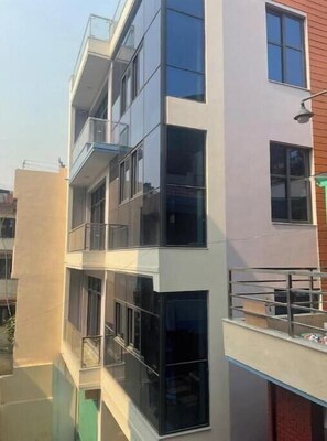 Exterior - Large Double room in a Apartment (Kathmandu)