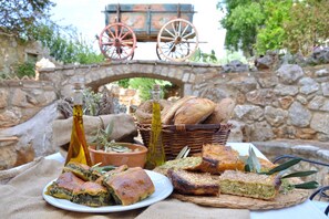 Petit déjeuner buffet (10 EUR par personne)