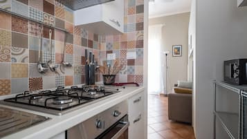 Apartment, Balcony | Private kitchen | Electric kettle