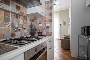 Apartment, Balcony | Private kitchen | Electric kettle - Appartamento nel verde in zona Saffi (Bologna)