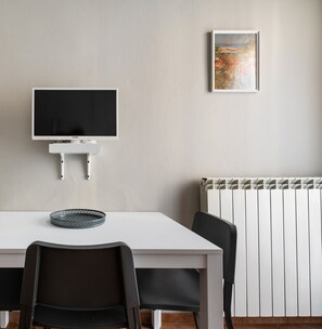 Appartement, balcon | Salle à manger