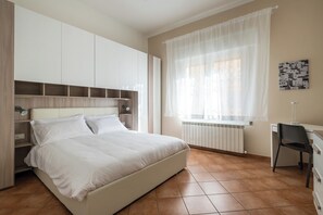 Appartement, balcon | 1 chambre, fer et planche à repasser, accès au Wi-Fi (inclus)