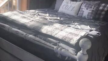 1 多间卧室、熨斗/熨衣板、床单