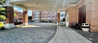 Pearl Street Hotel & Suites