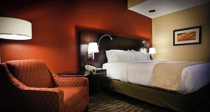 Pearl Street Hotel & Suites