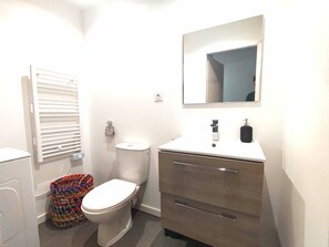 Hair dryer, towels - Beautiful duplex with A/C - Place du Palais (Bordeaux)