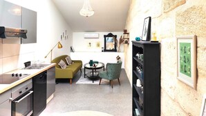 Kaffetrakter/tekoker, kjøleskap, mikrobølgeovn og ovn
