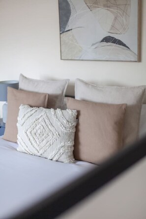 1 غرفة نوم ومكواة/لوح كي وواي فاي مجانًا وملاءات أسرّة