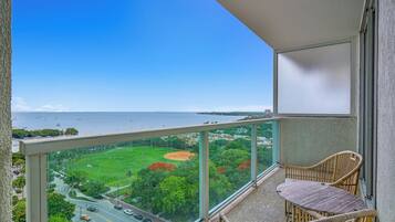 Comfort Condo, 1 King Bed with Sofa bed, Kitchen | Balcony