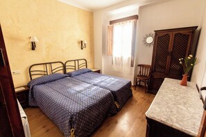 4 habitaciones, tabla de planchar con plancha y cuna de viaje