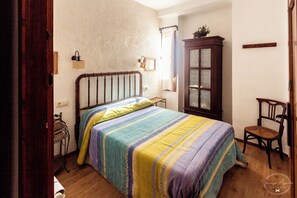 4 chambres, fer et planche Ă repasser, lit parapluie, draps fournis