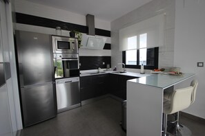 Frigorifero, microonde, forno, lavastoviglie