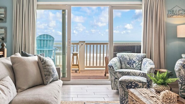Living area - Oceanfront 2-LVL Retreat,2 Balconies, Pool,Walk to Pier! (Surfside Beach)