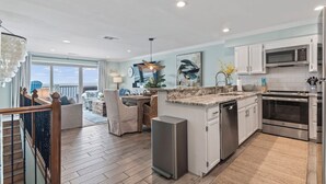 Private kitchen - Oceanfront 2-LVL Retreat,2 Balconies, Pool,Walk to Pier! (Surfside Beach)