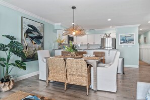 Dining - Oceanfront 2-LVL Retreat,2 Balconies, Pool,Walk to Pier! (Surfside Beach)