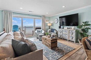 Living area - Oceanfront 2-LVL Retreat,2 Balconies, Pool,Walk to Pier! (Surfside Beach)