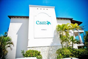 A building with a sign reading "CAREY RESIDENCIAL" and "INGRESO 2". - Punta Cana 1-bed Apt, Sleeps 4 With Pool & Hot Tub (Punta Cana)